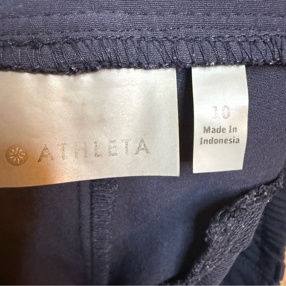 Athleta | Navy Mid-Rise Wicking Athletic Shorts | Sz 10 - Picture 6 of 8